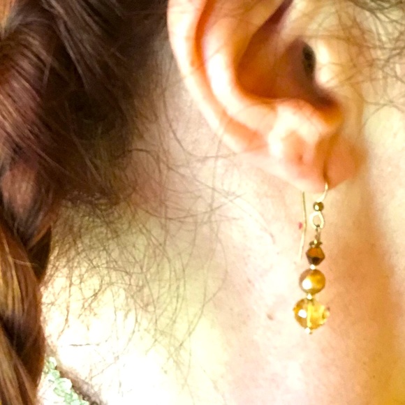 Beautiful crystal and freshwater pearl earrings - Picture 3 of 3